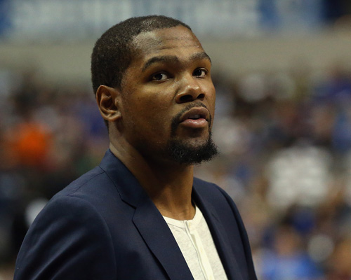 随着国际足 随着国际足