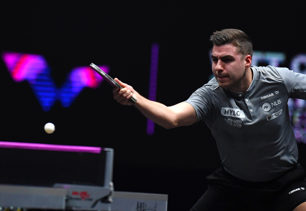 他经常在社 他经常在社